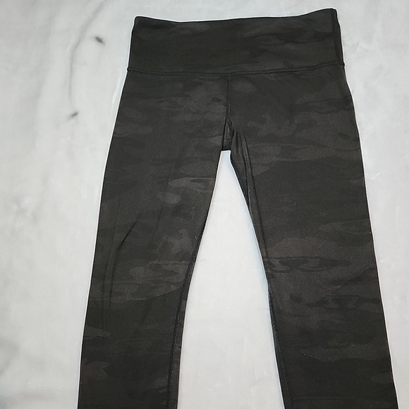 LULULEMON WUNDER UNDER CROP SAVASANA CAMO Green  SOOT Green SIZE 6 - Picture 4 of 8